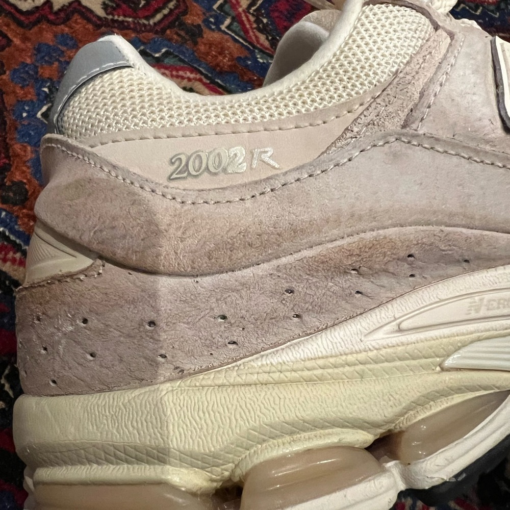 New Balance 2002R cream sneakers - Picture 5 of 9